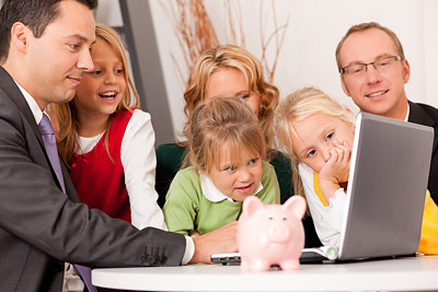 Family-With-Consultant-400